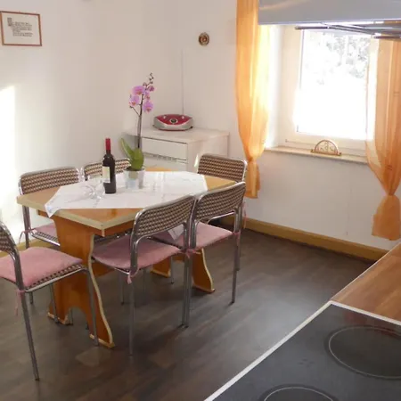 Apartment Ferienwohnung Zur *